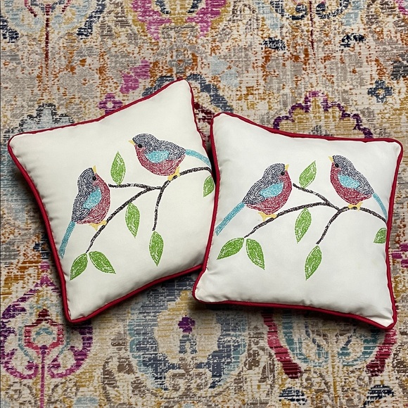 Two (2) Outdoor Pillows White/Red With Birds - Picture 2 of 7